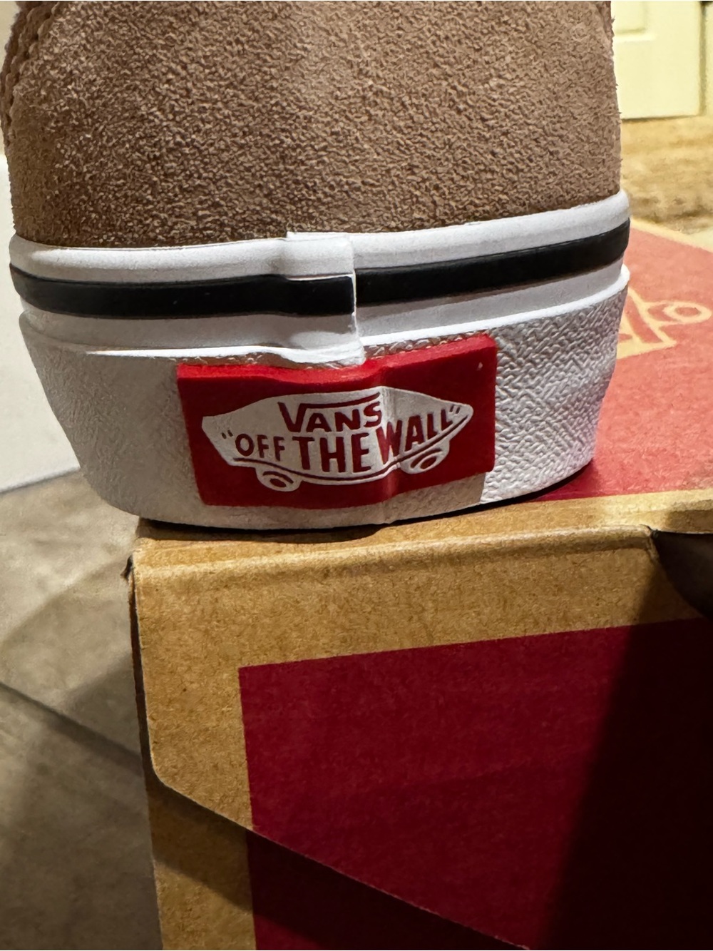 Vans Women's 6 Men’s 4.5 Low-Top Suede Sneakers in Tan and White - Picture 4 of 6